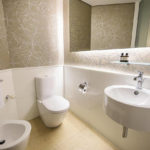 سرویس بهداشتی و حمام اتاق های هتل فیرمونت باکو