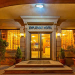 درب ورودی هتل دیپلمات باکو