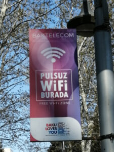 تابلوی اینترنت رایگان در پارک بولوار باکو