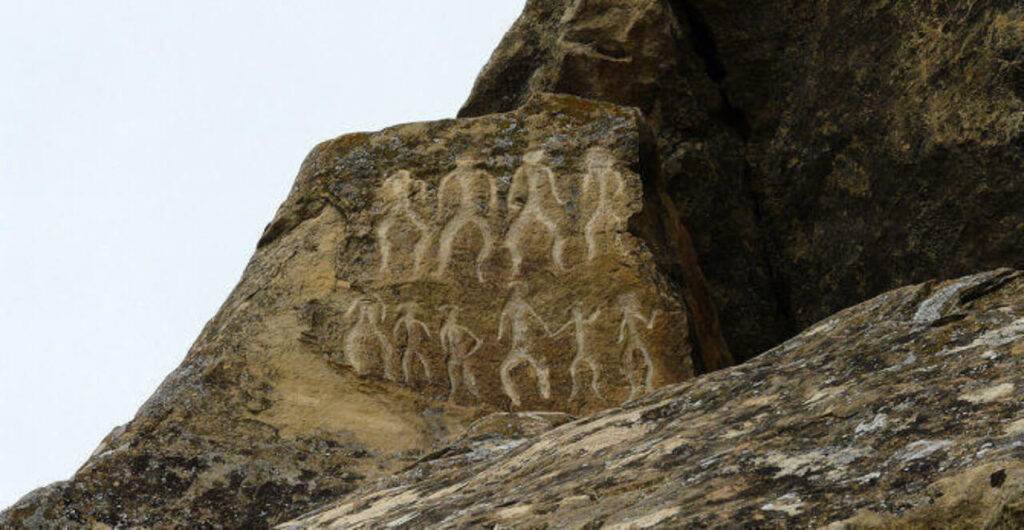 تصویری از حکاکی های باستانی در پارک ملی قوبوستان