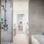 سرویس بهداشتی و حمام اتاق های هتل بولوارد باکو