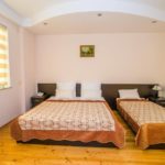 اتاق های سه تخته هتل AEF باکو