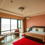 اتاق دابل با نمای دریا هتل رگنوم باکو