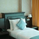 تخت اتاق های هتل رگنوم باکو