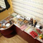 محوطه صبحانه هتل کلاور باکو