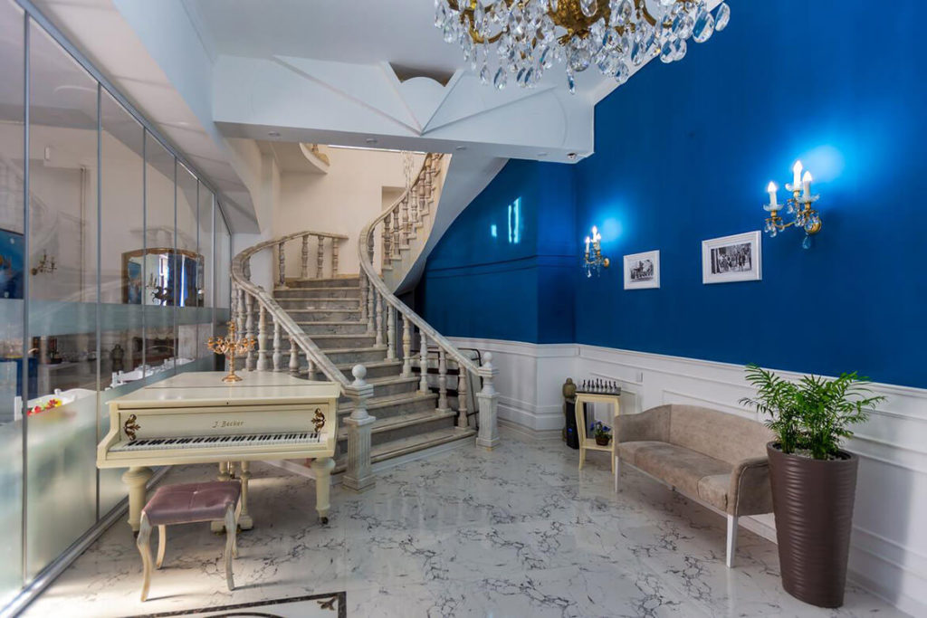 محوطه هتل رویال پالاس باکو
