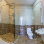 سرویس بهداشتی اتاق های هتل اسکوئر این باکو