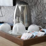 چای ساز در اتاق های هتل هوم سوئیت باکو