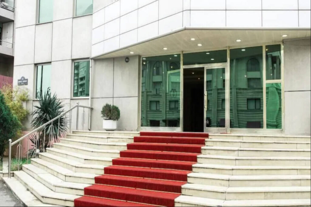 تصویری از ساختمان هتل ابو آرنا باکو