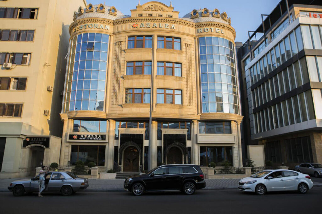 ساختمان هتل آزالیا باکو