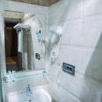 سرویس بهداشتی اتاق های هتل باکو استایل