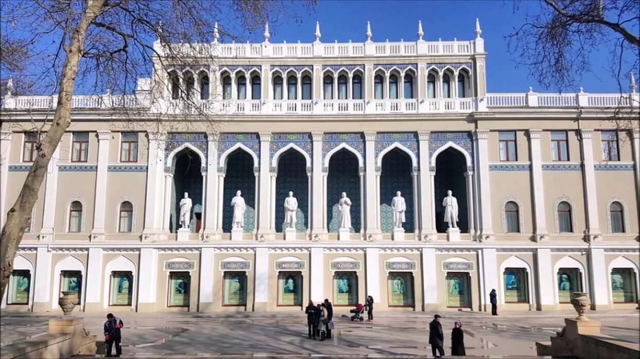 تصویری از ساختمان موزه نظامی باکو