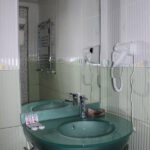 سرویس بهداشتی اتاق های هتل توئین کستل بوتیک باکو