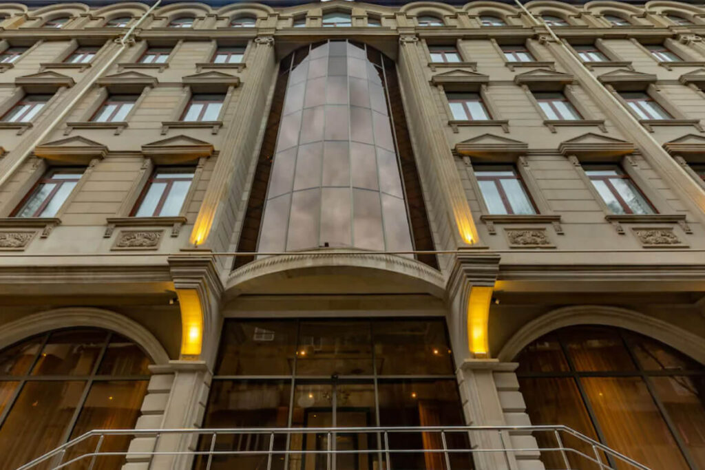 ساختمان هتل گلدن سیتی باکو