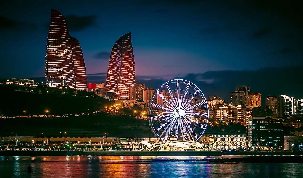 تصویری از شهر باکو در شب 