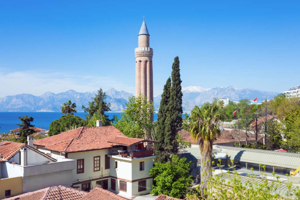 تصویری از مسجد ییولی مناره آنتالیا