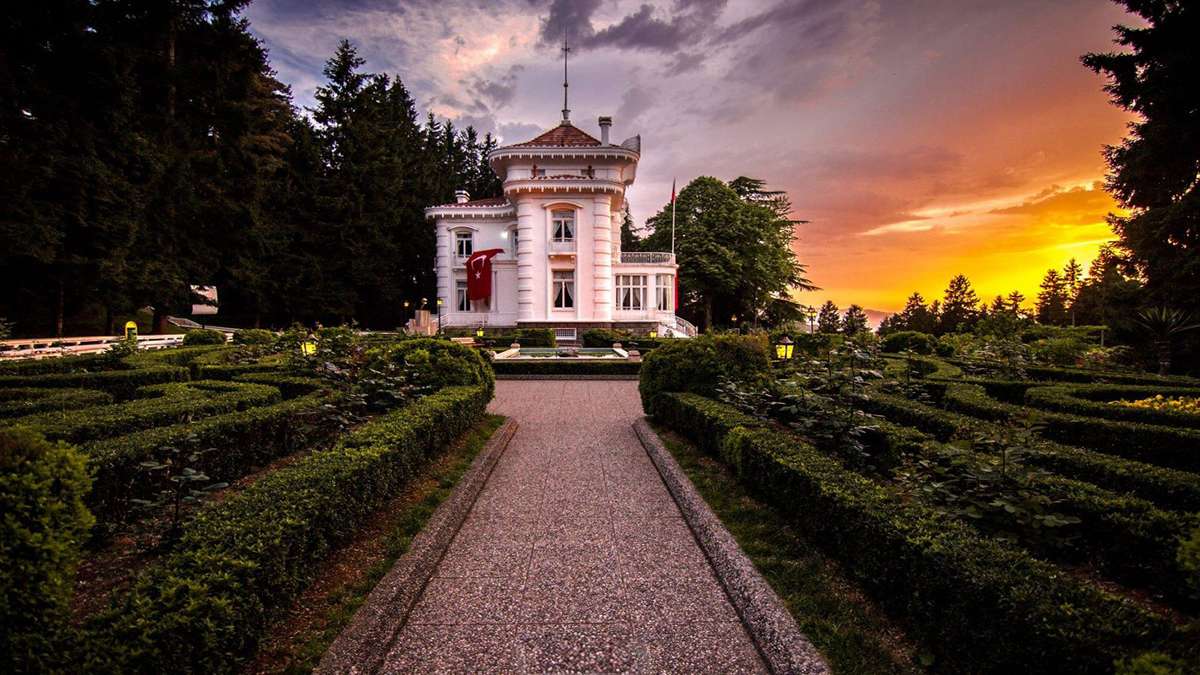 تصویری از کاخ آتاتورک در ترابزون
