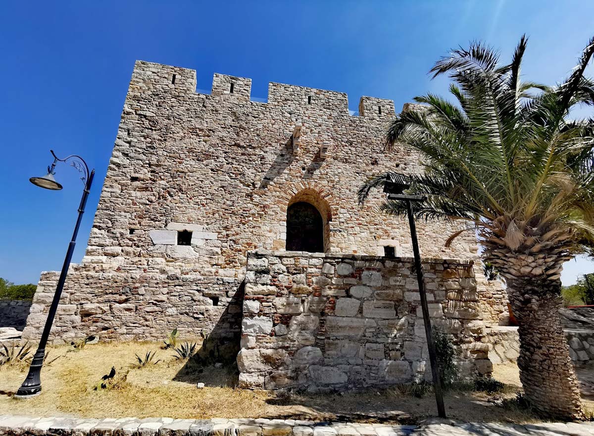 تصویری از قلعه کوش آداسی