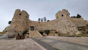 تصویری از قلعه کوش آداسی