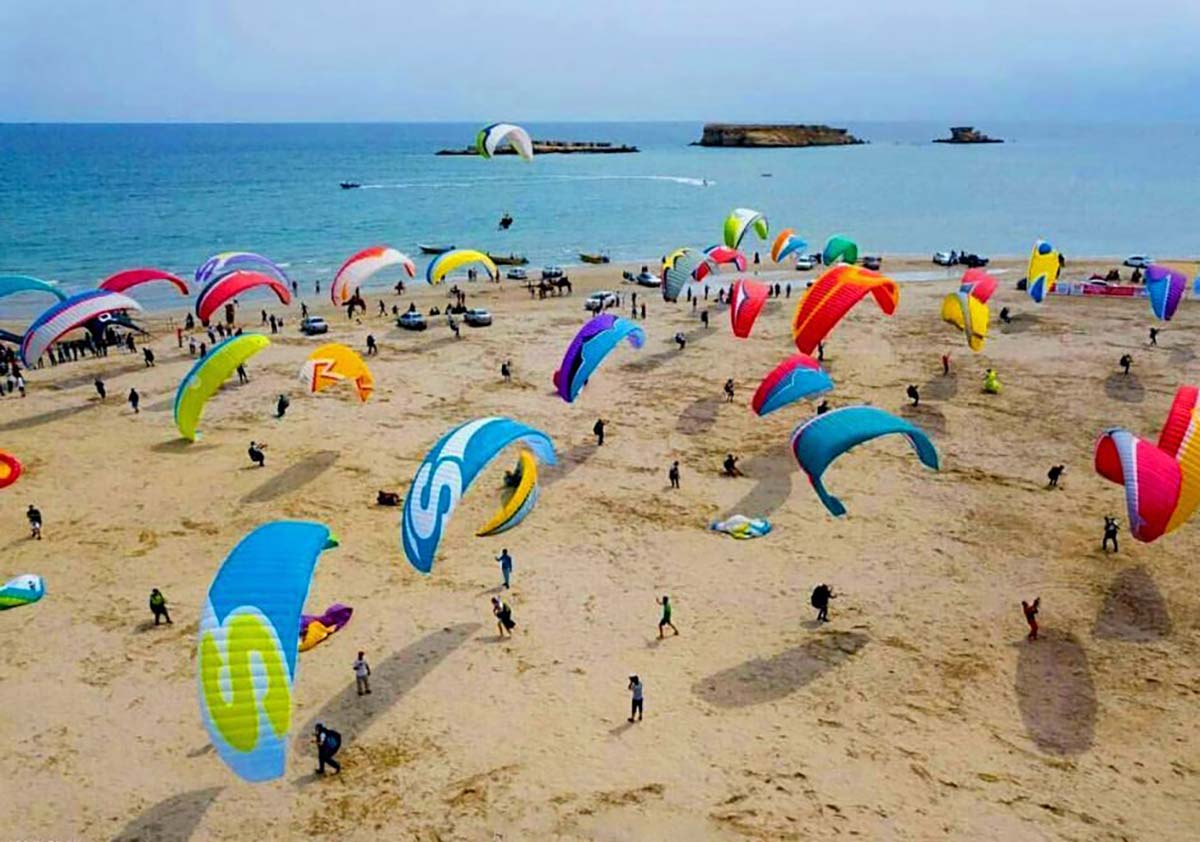 تصویری از چتربازان در جزایر ناز