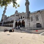 تصویری از محوطه مسجد آبی استانبول
