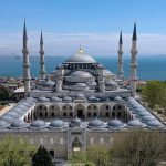 تصویر بالا از مسجد سلطان احمد استانبول