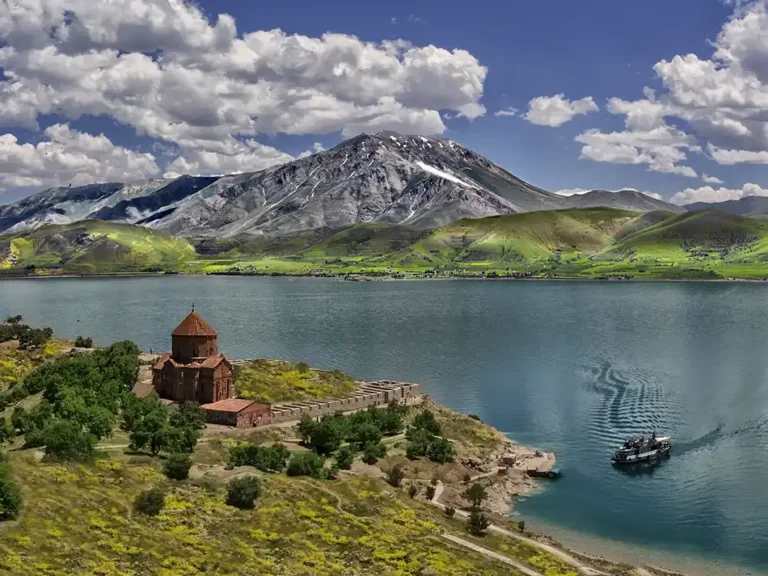 رزرو تور وان از تبریز با بهترین قیمت